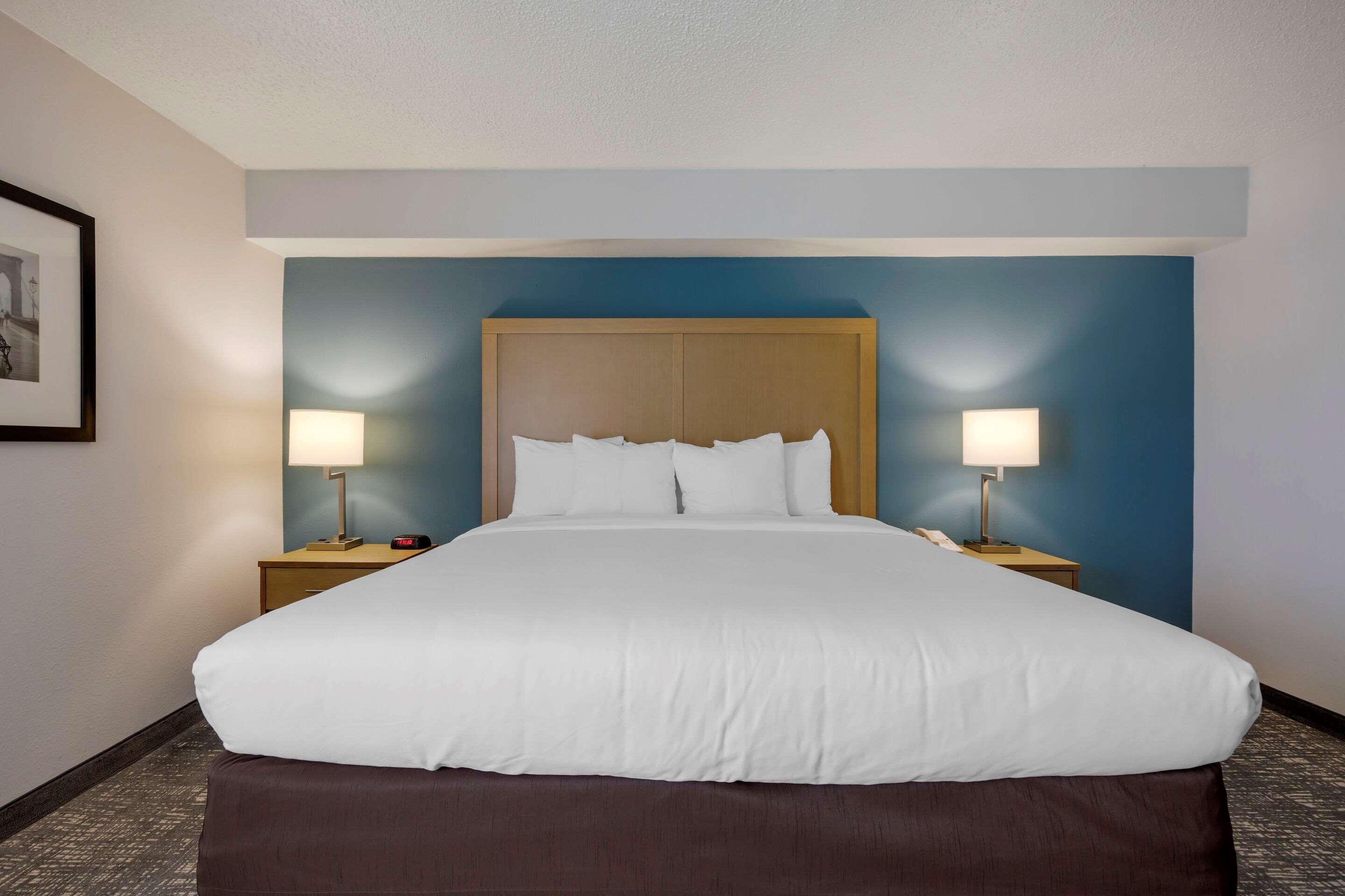 Comfort Inn & Suites Alexandria West Ngoại thất bức ảnh