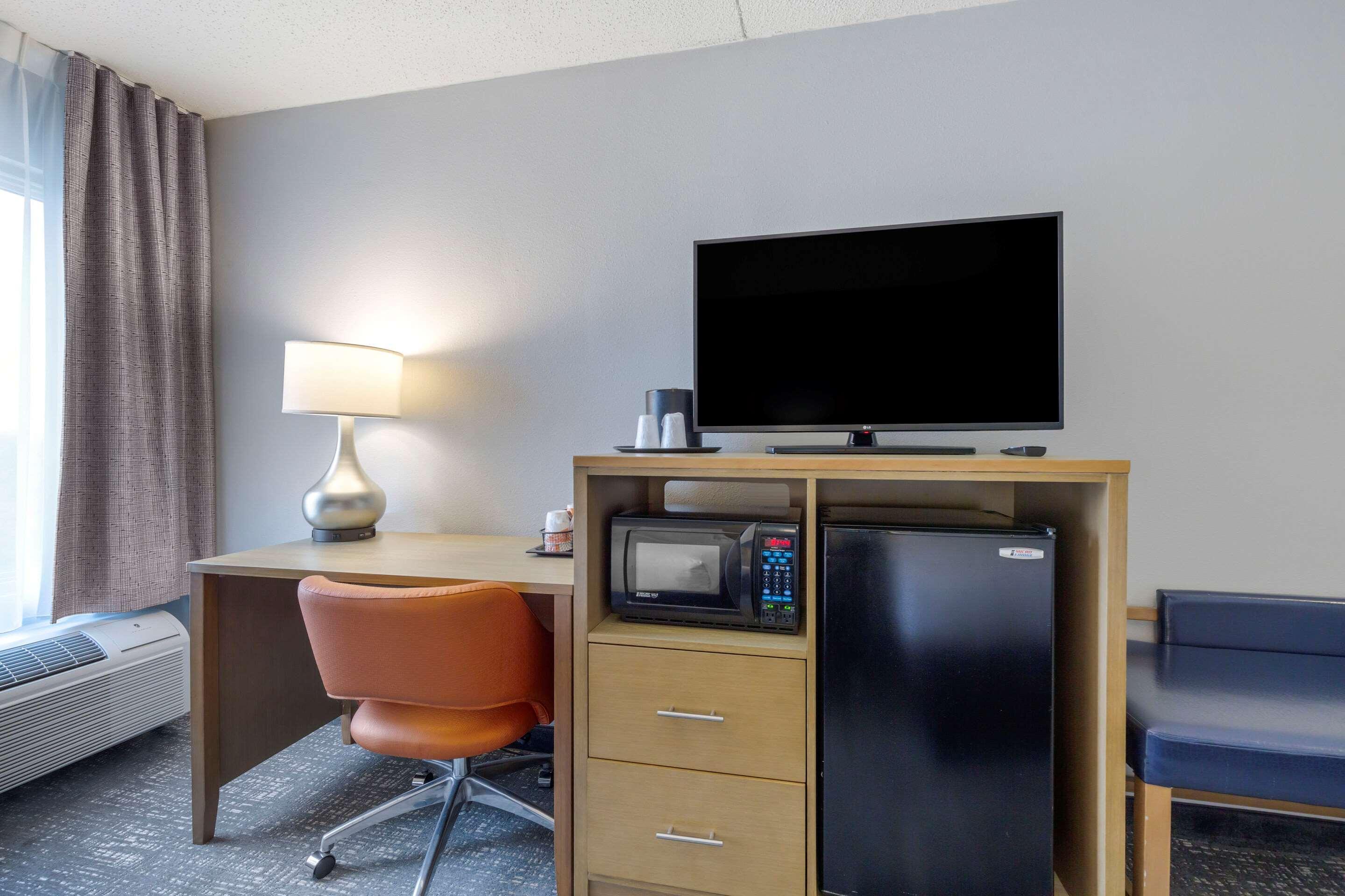 Comfort Inn & Suites Alexandria West Ngoại thất bức ảnh