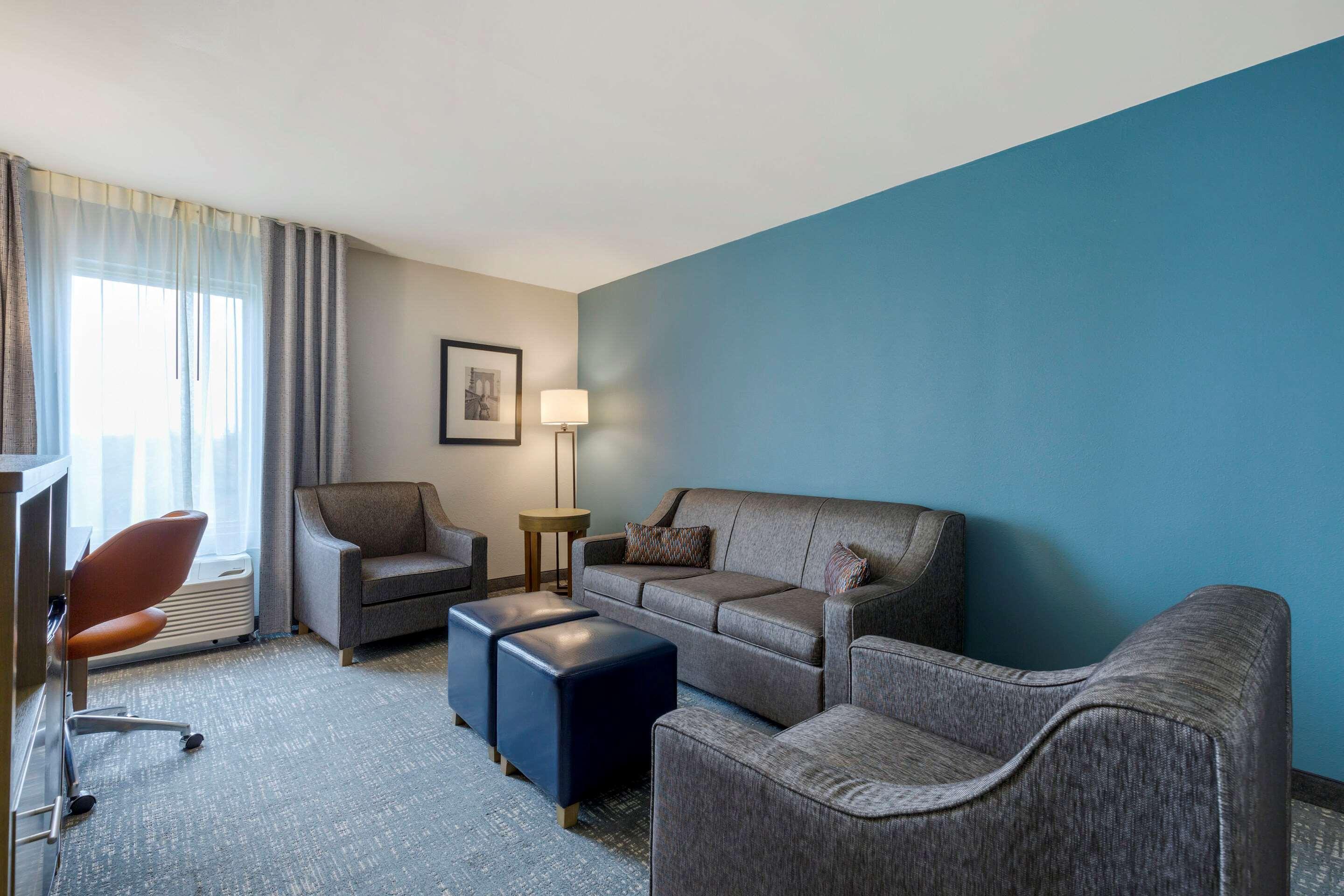 Comfort Inn & Suites Alexandria West Ngoại thất bức ảnh