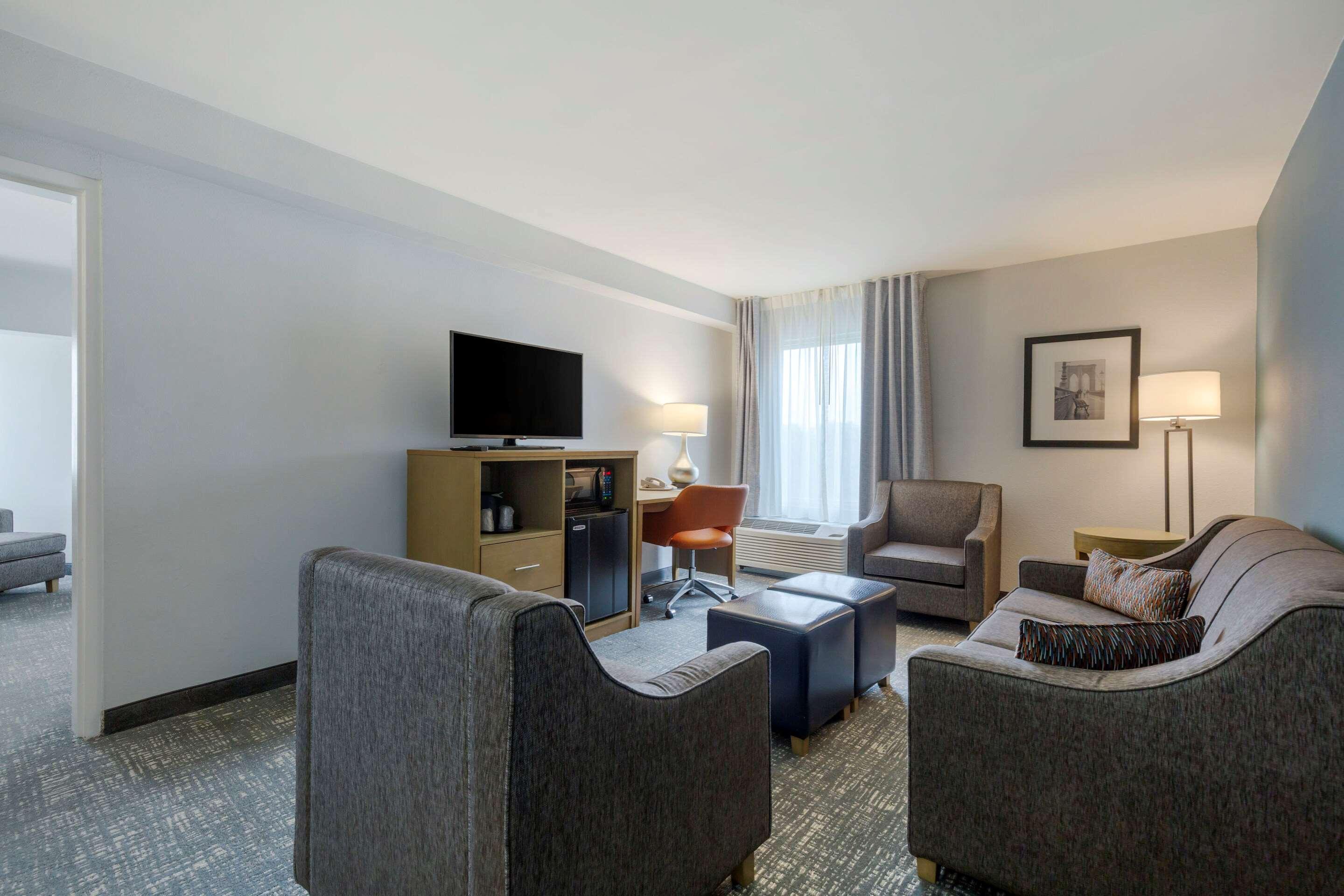 Comfort Inn & Suites Alexandria West Ngoại thất bức ảnh