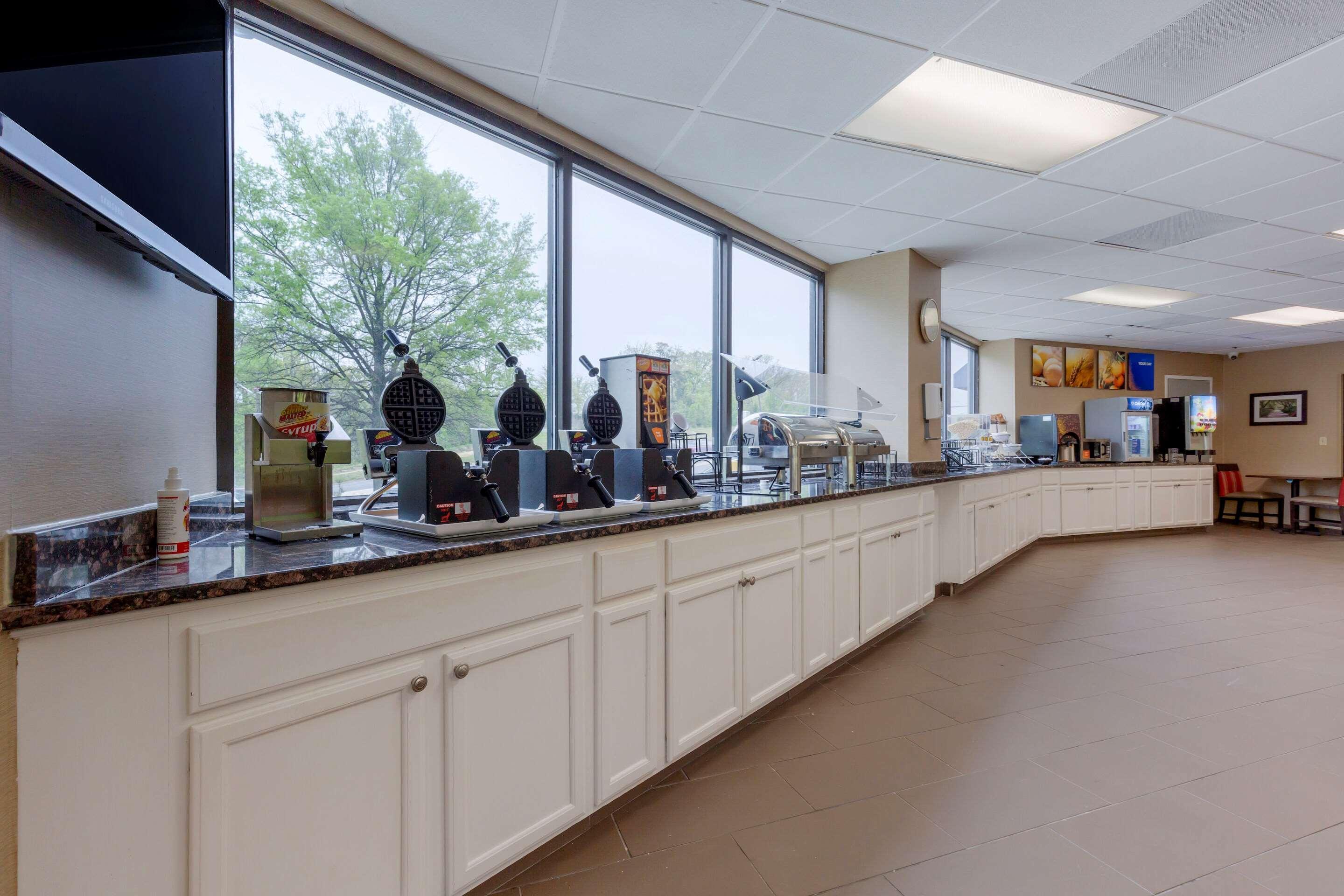 Comfort Inn & Suites Alexandria West Ngoại thất bức ảnh