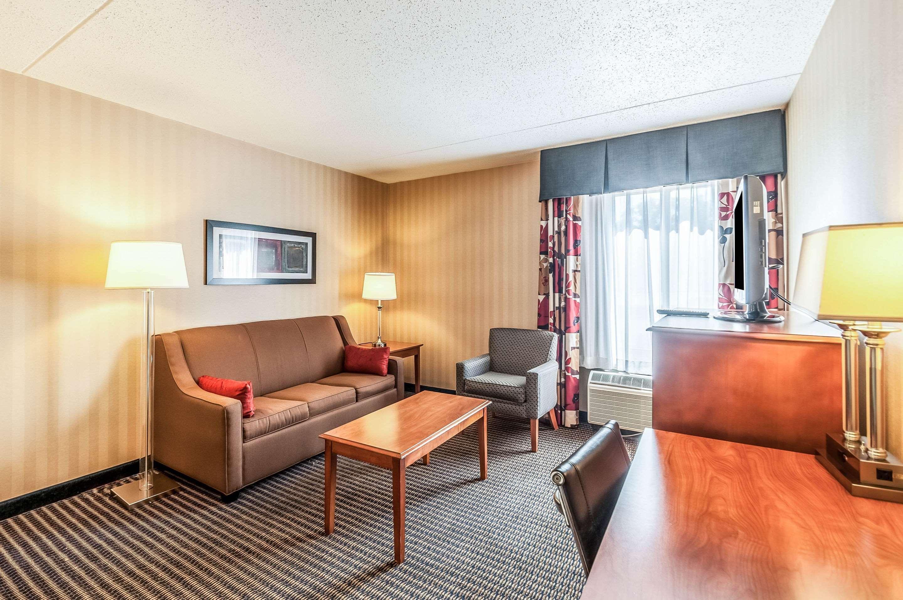 Comfort Inn & Suites Alexandria West Ngoại thất bức ảnh