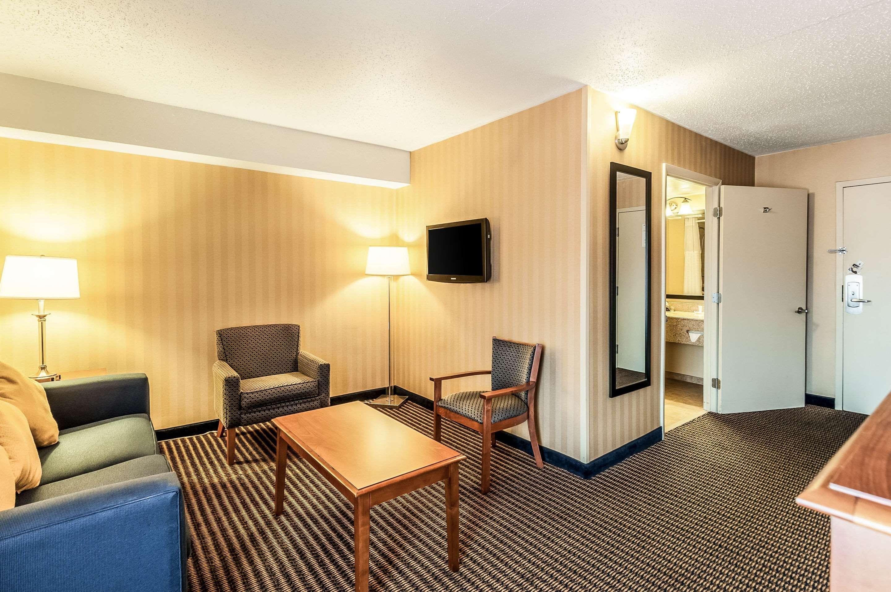 Comfort Inn & Suites Alexandria West Ngoại thất bức ảnh